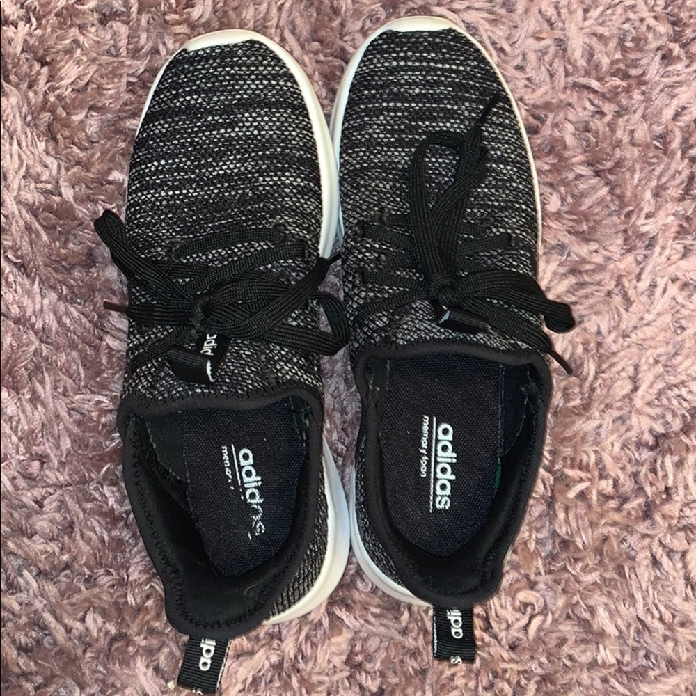 Black adidas tennis shoes